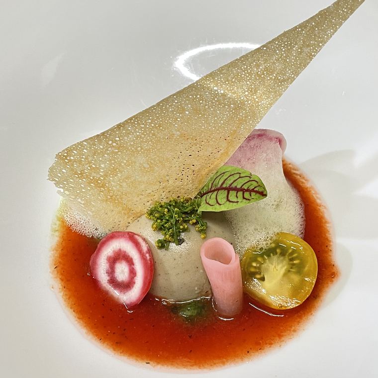 信州の野菜を立体的に盛った前菜